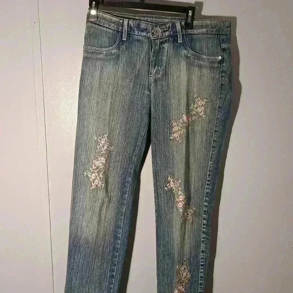 "UNION BAY" 32x29 Ladies Acid Wash Floral Embrodered Low Rise Jeans - Picture 3 of 11